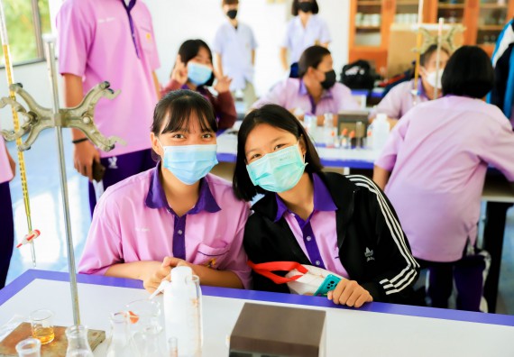 ภาพกิจกรรม   คณะวิทยาศาสตร์และเทคโนโลยี จัดค่ายวิทยาศาสตร์สัญจรโรงเรียนคลองขลุงราษฎร์รังสรรค์