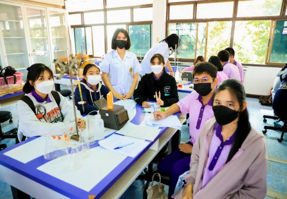 ภาพกิจกรรม   คณะวิทยาศาสตร์และเทคโนโลยี จัดค่ายวิทยาศาสตร์สัญจรโรงเรียนคลองขลุงราษฎร์รังสรรค์