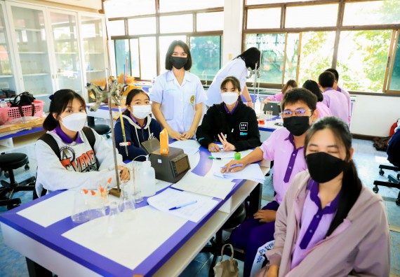 ภาพกิจกรรม   คณะวิทยาศาสตร์และเทคโนโลยี จัดค่ายวิทยาศาสตร์สัญจรโรงเรียนคลองขลุงราษฎร์รังสรรค์