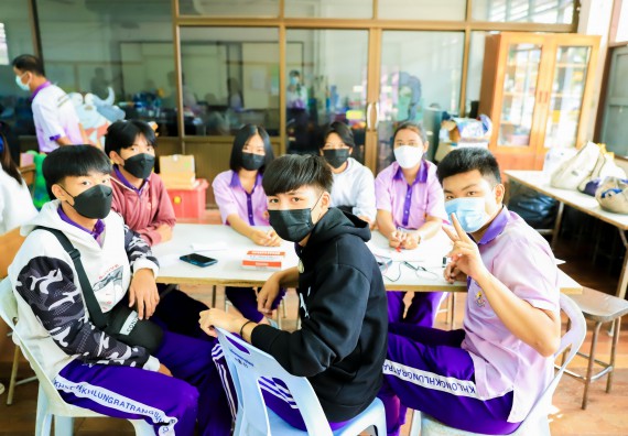 ภาพกิจกรรม   คณะวิทยาศาสตร์และเทคโนโลยี จัดค่ายวิทยาศาสตร์สัญจรโรงเรียนคลองขลุงราษฎร์รังสรรค์