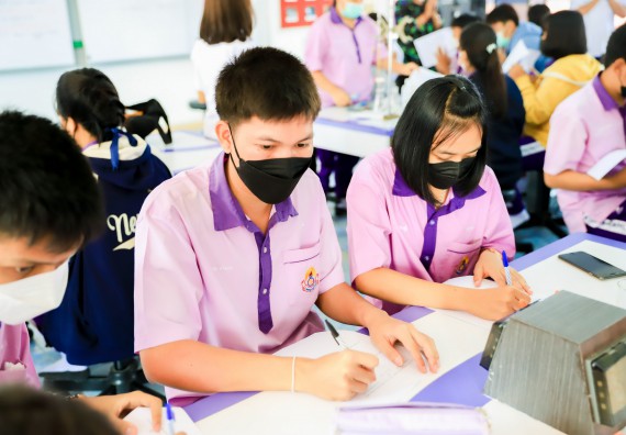 ภาพกิจกรรม   คณะวิทยาศาสตร์และเทคโนโลยี จัดค่ายวิทยาศาสตร์สัญจรโรงเรียนคลองขลุงราษฎร์รังสรรค์