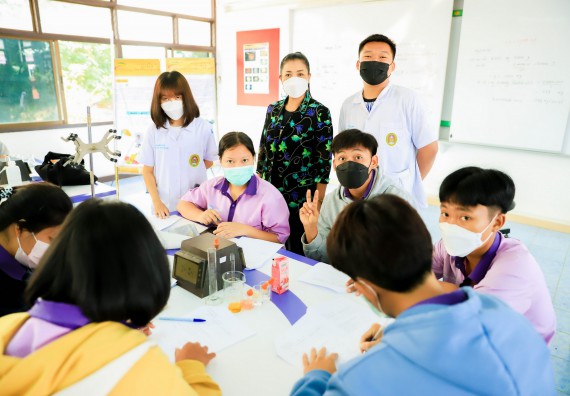 ภาพกิจกรรม   คณะวิทยาศาสตร์และเทคโนโลยี จัดค่ายวิทยาศาสตร์สัญจรโรงเรียนคลองขลุงราษฎร์รังสรรค์