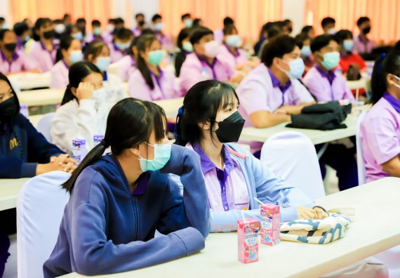 ภาพกิจกรรม   คณะวิทยาศาสตร์และเทคโนโลยี จัดค่ายวิทยาศาสตร์สัญจรโรงเรียนคลองขลุงราษฎร์รังสรรค์