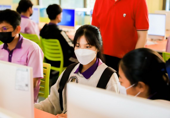ภาพกิจกรรม   คณะวิทยาศาสตร์และเทคโนโลยี จัดค่ายวิทยาศาสตร์สัญจรโรงเรียนคลองขลุงราษฎร์รังสรรค์