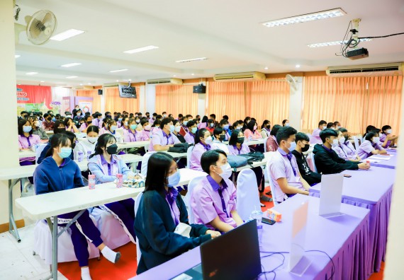 ภาพกิจกรรม   คณะวิทยาศาสตร์และเทคโนโลยี จัดค่ายวิทยาศาสตร์สัญจรโรงเรียนคลองขลุงราษฎร์รังสรรค์