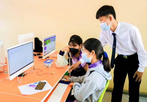 ภาพกิจกรรม   คณะวิทยาศาสตร์และเทคโนโลยี จัดค่ายวิทยาศาสตร์สัญจรโรงเรียนคลองขลุงราษฎร์รังสรรค์