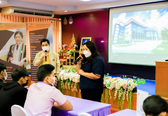 ภาพกิจกรรม   คณะวิทยาศาสตร์และเทคโนโลยี จัดค่ายวิทยาศาสตร์สัญจรโรงเรียนคลองขลุงราษฎร์รังสรรค์