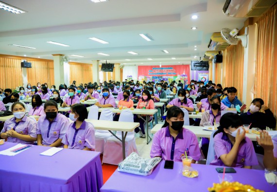 ภาพกิจกรรม   คณะวิทยาศาสตร์และเทคโนโลยี จัดค่ายวิทยาศาสตร์สัญจรโรงเรียนคลองขลุงราษฎร์รังสรรค์