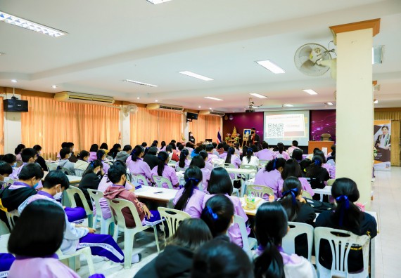 ภาพกิจกรรม   คณะวิทยาศาสตร์และเทคโนโลยี จัดค่ายวิทยาศาสตร์สัญจรโรงเรียนคลองขลุงราษฎร์รังสรรค์