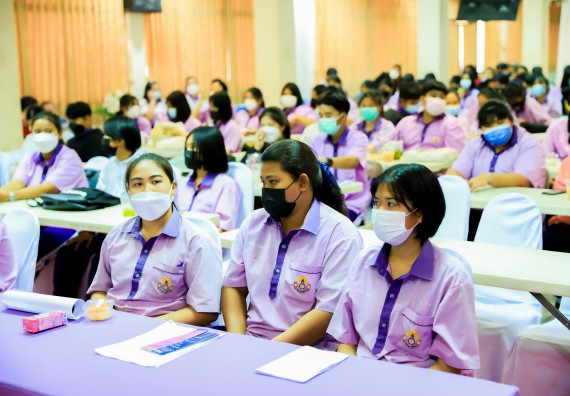 ภาพกิจกรรม   คณะวิทยาศาสตร์และเทคโนโลยี จัดค่ายวิทยาศาสตร์สัญจรโรงเรียนคลองขลุงราษฎร์รังสรรค์