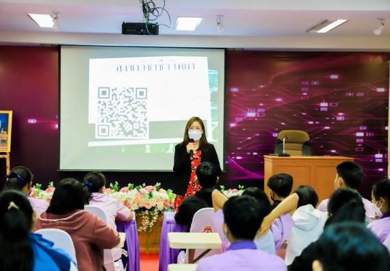 ภาพกิจกรรม   คณะวิทยาศาสตร์และเทคโนโลยี จัดค่ายวิทยาศาสตร์สัญจรโรงเรียนคลองขลุงราษฎร์รังสรรค์