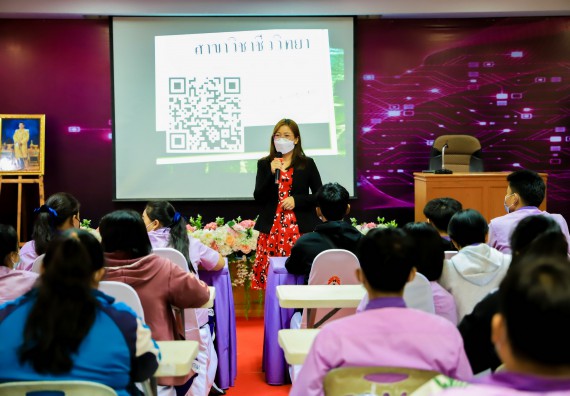 ภาพกิจกรรม   คณะวิทยาศาสตร์และเทคโนโลยี จัดค่ายวิทยาศาสตร์สัญจรโรงเรียนคลองขลุงราษฎร์รังสรรค์