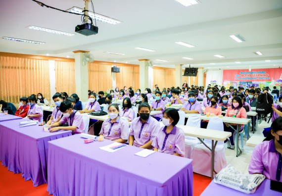 ภาพกิจกรรม   คณะวิทยาศาสตร์และเทคโนโลยี จัดค่ายวิทยาศาสตร์สัญจรโรงเรียนคลองขลุงราษฎร์รังสรรค์