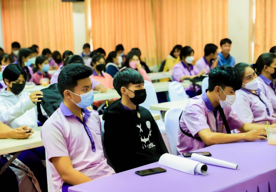 ภาพกิจกรรม   คณะวิทยาศาสตร์และเทคโนโลยี จัดค่ายวิทยาศาสตร์สัญจรโรงเรียนคลองขลุงราษฎร์รังสรรค์