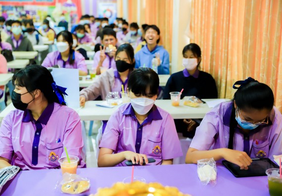 ภาพกิจกรรม   คณะวิทยาศาสตร์และเทคโนโลยี จัดค่ายวิทยาศาสตร์สัญจรโรงเรียนคลองขลุงราษฎร์รังสรรค์