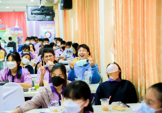 ภาพกิจกรรม   คณะวิทยาศาสตร์และเทคโนโลยี จัดค่ายวิทยาศาสตร์สัญจรโรงเรียนคลองขลุงราษฎร์รังสรรค์