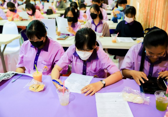 ภาพกิจกรรม   คณะวิทยาศาสตร์และเทคโนโลยี จัดค่ายวิทยาศาสตร์สัญจรโรงเรียนคลองขลุงราษฎร์รังสรรค์