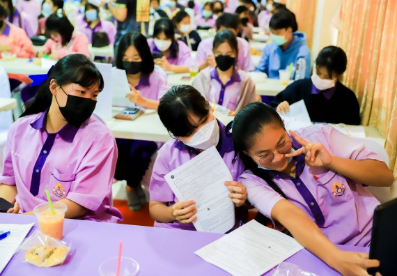 ภาพกิจกรรม   คณะวิทยาศาสตร์และเทคโนโลยี จัดค่ายวิทยาศาสตร์สัญจรโรงเรียนคลองขลุงราษฎร์รังสรรค์