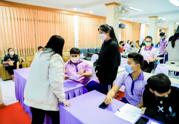 ภาพกิจกรรม   คณะวิทยาศาสตร์และเทคโนโลยี จัดค่ายวิทยาศาสตร์สัญจรโรงเรียนคลองขลุงราษฎร์รังสรรค์