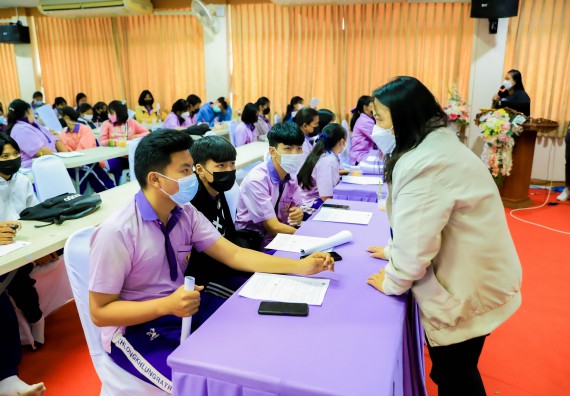 ภาพกิจกรรม   คณะวิทยาศาสตร์และเทคโนโลยี จัดค่ายวิทยาศาสตร์สัญจรโรงเรียนคลองขลุงราษฎร์รังสรรค์