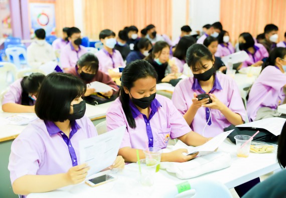 ภาพกิจกรรม   คณะวิทยาศาสตร์และเทคโนโลยี จัดค่ายวิทยาศาสตร์สัญจรโรงเรียนคลองขลุงราษฎร์รังสรรค์