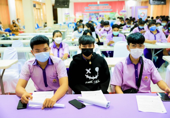 ภาพกิจกรรม   คณะวิทยาศาสตร์และเทคโนโลยี จัดค่ายวิทยาศาสตร์สัญจรโรงเรียนคลองขลุงราษฎร์รังสรรค์