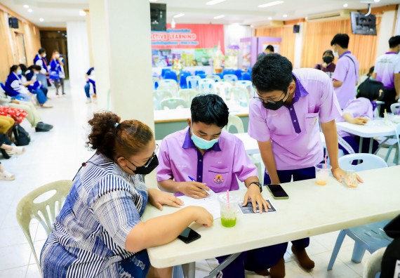 ภาพกิจกรรม   คณะวิทยาศาสตร์และเทคโนโลยี จัดค่ายวิทยาศาสตร์สัญจรโรงเรียนคลองขลุงราษฎร์รังสรรค์