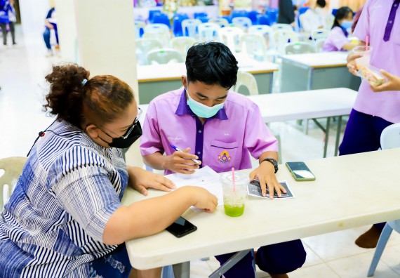 ภาพกิจกรรม   คณะวิทยาศาสตร์และเทคโนโลยี จัดค่ายวิทยาศาสตร์สัญจรโรงเรียนคลองขลุงราษฎร์รังสรรค์