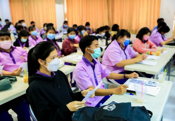 ภาพกิจกรรม   คณะวิทยาศาสตร์และเทคโนโลยี จัดค่ายวิทยาศาสตร์สัญจรโรงเรียนคลองขลุงราษฎร์รังสรรค์