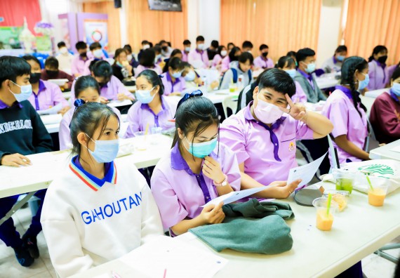 ภาพกิจกรรม   คณะวิทยาศาสตร์และเทคโนโลยี จัดค่ายวิทยาศาสตร์สัญจรโรงเรียนคลองขลุงราษฎร์รังสรรค์