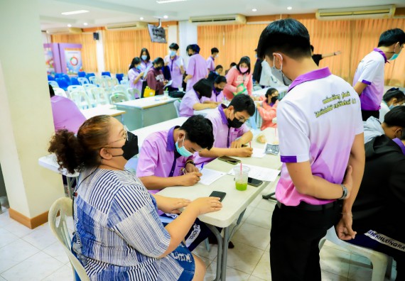 ภาพกิจกรรม   คณะวิทยาศาสตร์และเทคโนโลยี จัดค่ายวิทยาศาสตร์สัญจรโรงเรียนคลองขลุงราษฎร์รังสรรค์