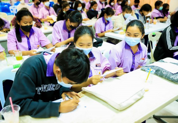 ภาพกิจกรรม   คณะวิทยาศาสตร์และเทคโนโลยี จัดค่ายวิทยาศาสตร์สัญจรโรงเรียนคลองขลุงราษฎร์รังสรรค์