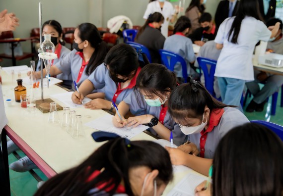 ภาพกิจกรรม  คณะวิทยาศาสตร์และเทคโนโลยี จัดค่ายวิทยาศาสตร์สัญจรโรงเรียนสักงามวิทยา