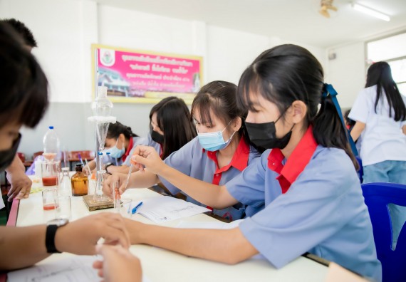 ภาพกิจกรรม  คณะวิทยาศาสตร์และเทคโนโลยี จัดค่ายวิทยาศาสตร์สัญจรโรงเรียนสักงามวิทยา