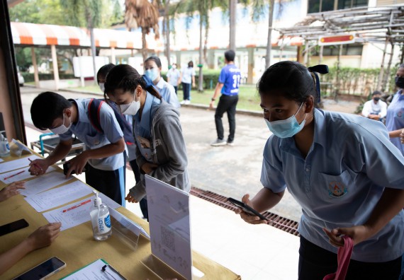 ภาพกิจกรรม  คณะวิทยาศาสตร์และเทคโนโลยี จัดค่ายวิทยาศาสตร์สัญจรโรงเรียนมัธยมพัชรกิติยาภา 2 กำแพงเพชร