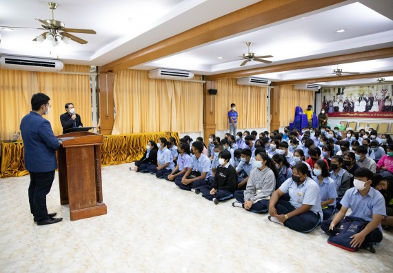 ภาพกิจกรรม  คณะวิทยาศาสตร์และเทคโนโลยี จัดค่ายวิทยาศาสตร์สัญจรโรงเรียนมัธยมพัชรกิติยาภา 2 กำแพงเพชร