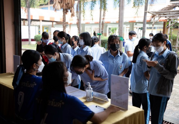 ภาพกิจกรรม  คณะวิทยาศาสตร์และเทคโนโลยี จัดค่ายวิทยาศาสตร์สัญจรโรงเรียนมัธยมพัชรกิติยาภา 2 กำแพงเพชร