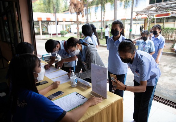 ภาพกิจกรรม  คณะวิทยาศาสตร์และเทคโนโลยี จัดค่ายวิทยาศาสตร์สัญจรโรงเรียนมัธยมพัชรกิติยาภา 2 กำแพงเพชร