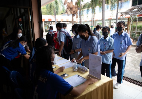 ภาพกิจกรรม  คณะวิทยาศาสตร์และเทคโนโลยี จัดค่ายวิทยาศาสตร์สัญจรโรงเรียนมัธยมพัชรกิติยาภา 2 กำแพงเพชร