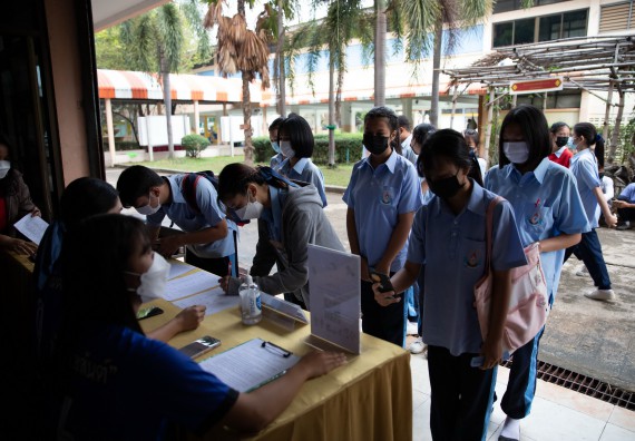 ภาพกิจกรรม  คณะวิทยาศาสตร์และเทคโนโลยี จัดค่ายวิทยาศาสตร์สัญจรโรงเรียนมัธยมพัชรกิติยาภา 2 กำแพงเพชร