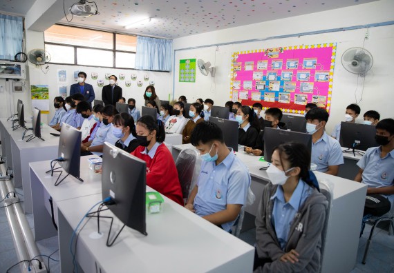 ภาพกิจกรรม  คณะวิทยาศาสตร์และเทคโนโลยี จัดค่ายวิทยาศาสตร์สัญจรโรงเรียนมัธยมพัชรกิติยาภา 2 กำแพงเพชร