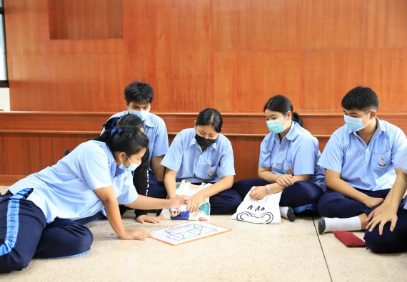 ภาพกิจกรรม  คณะวิทยาศาสตร์และเทคโนโลยี จัดค่ายวิทยาศาสตร์สัญจรโรงเรียนมัธยมพัชรกิติยาภา 2 กำแพงเพชร