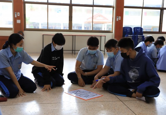 ภาพกิจกรรม  คณะวิทยาศาสตร์และเทคโนโลยี จัดค่ายวิทยาศาสตร์สัญจรโรงเรียนมัธยมพัชรกิติยาภา 2 กำแพงเพชร