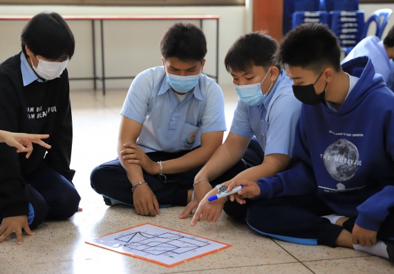 ภาพกิจกรรม  คณะวิทยาศาสตร์และเทคโนโลยี จัดค่ายวิทยาศาสตร์สัญจรโรงเรียนมัธยมพัชรกิติยาภา 2 กำแพงเพชร