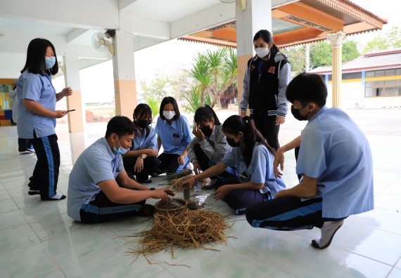 ภาพกิจกรรม  คณะวิทยาศาสตร์และเทคโนโลยี จัดค่ายวิทยาศาสตร์สัญจรโรงเรียนมัธยมพัชรกิติยาภา 2 กำแพงเพชร