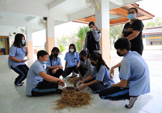 ภาพกิจกรรม  คณะวิทยาศาสตร์และเทคโนโลยี จัดค่ายวิทยาศาสตร์สัญจรโรงเรียนมัธยมพัชรกิติยาภา 2 กำแพงเพชร
