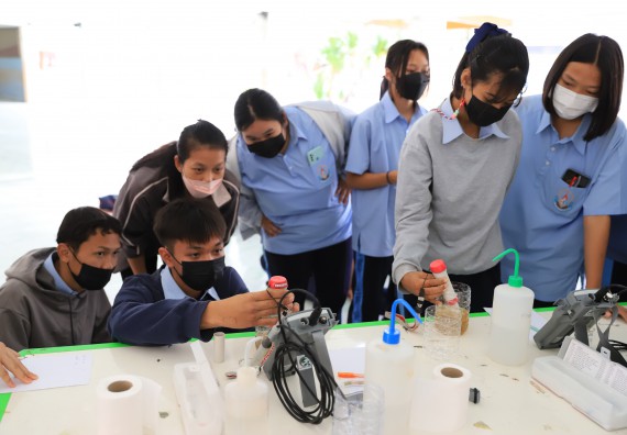 ภาพกิจกรรม  คณะวิทยาศาสตร์และเทคโนโลยี จัดค่ายวิทยาศาสตร์สัญจรโรงเรียนมัธยมพัชรกิติยาภา 2 กำแพงเพชร