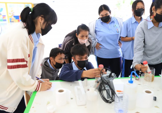 ภาพกิจกรรม  คณะวิทยาศาสตร์และเทคโนโลยี จัดค่ายวิทยาศาสตร์สัญจรโรงเรียนมัธยมพัชรกิติยาภา 2 กำแพงเพชร