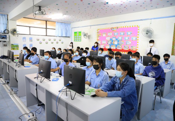 ภาพกิจกรรม  คณะวิทยาศาสตร์และเทคโนโลยี จัดค่ายวิทยาศาสตร์สัญจรโรงเรียนมัธยมพัชรกิติยาภา 2 กำแพงเพชร