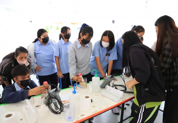 ภาพกิจกรรม  คณะวิทยาศาสตร์และเทคโนโลยี จัดค่ายวิทยาศาสตร์สัญจรโรงเรียนมัธยมพัชรกิติยาภา 2 กำแพงเพชร